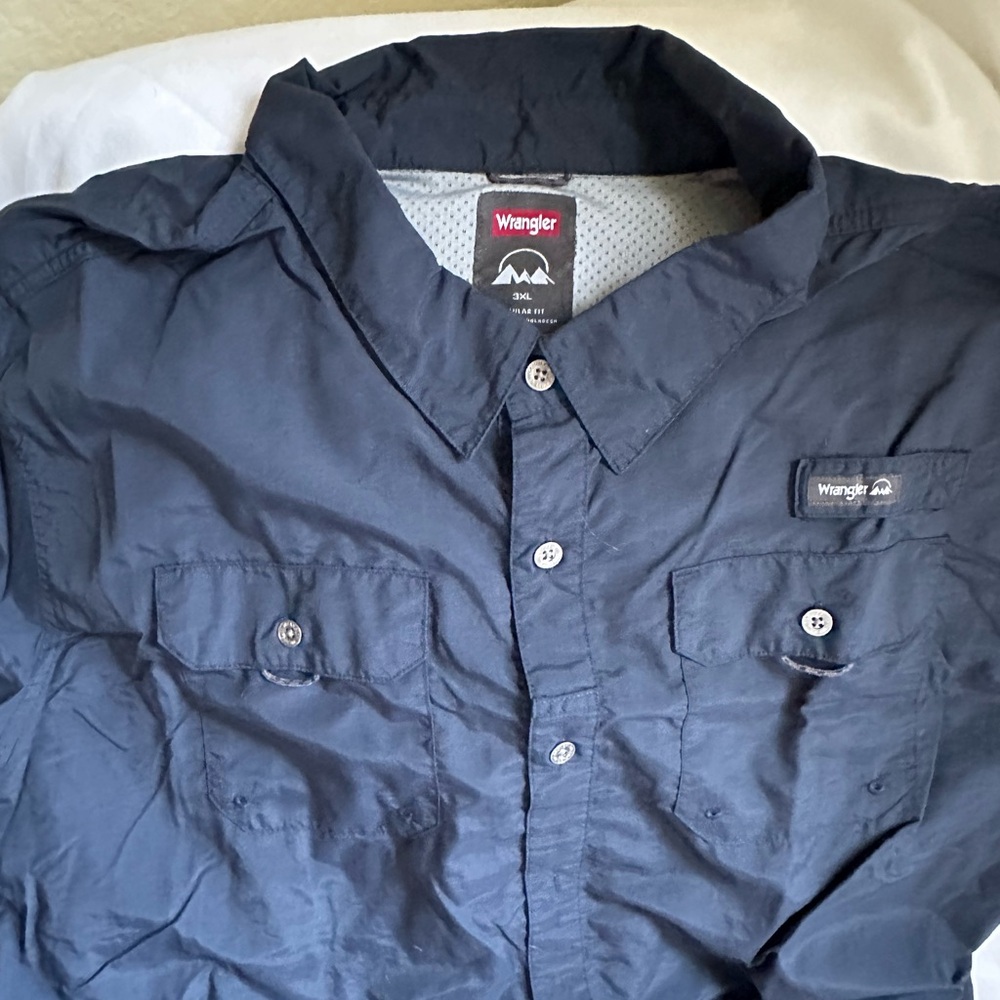 Wrangler Omni-shade, blue short sleeves